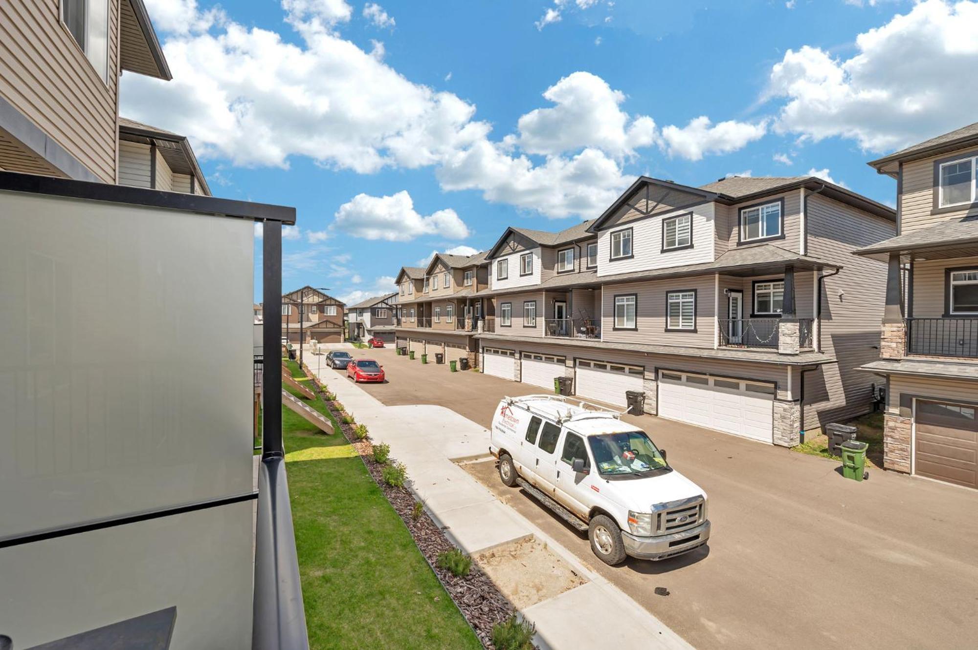 Modern Comfort In Laurel 3 Bedroom 2 & Half Bthr Full Kitchen 2 King Beds 1 Queen Bed Double Car Attached Garage *