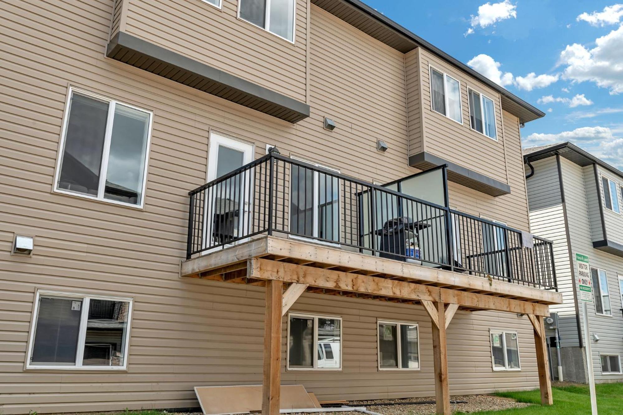 Modern Comfort In Laurel 3 Bedroom 2 & Half Bthr Full Kitchen 2 King Beds 1 Queen Bed Double Car Attached Garage