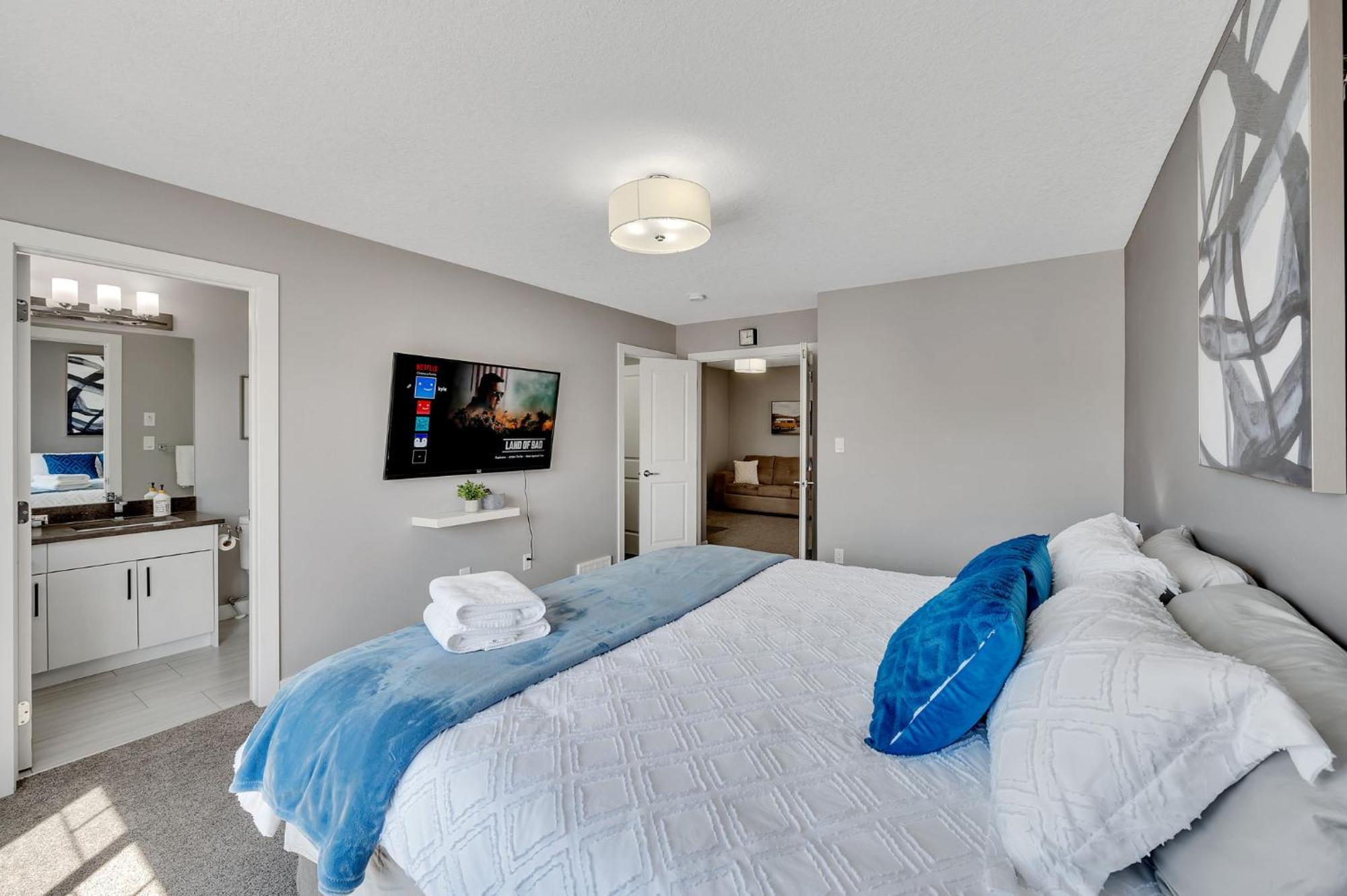 Apartment Modern Comfort In Laurel 3 Bedroom 2 & Half Bthr Full Kitchen 2 King Beds 1 Queen Bed Double Car Attached Garage