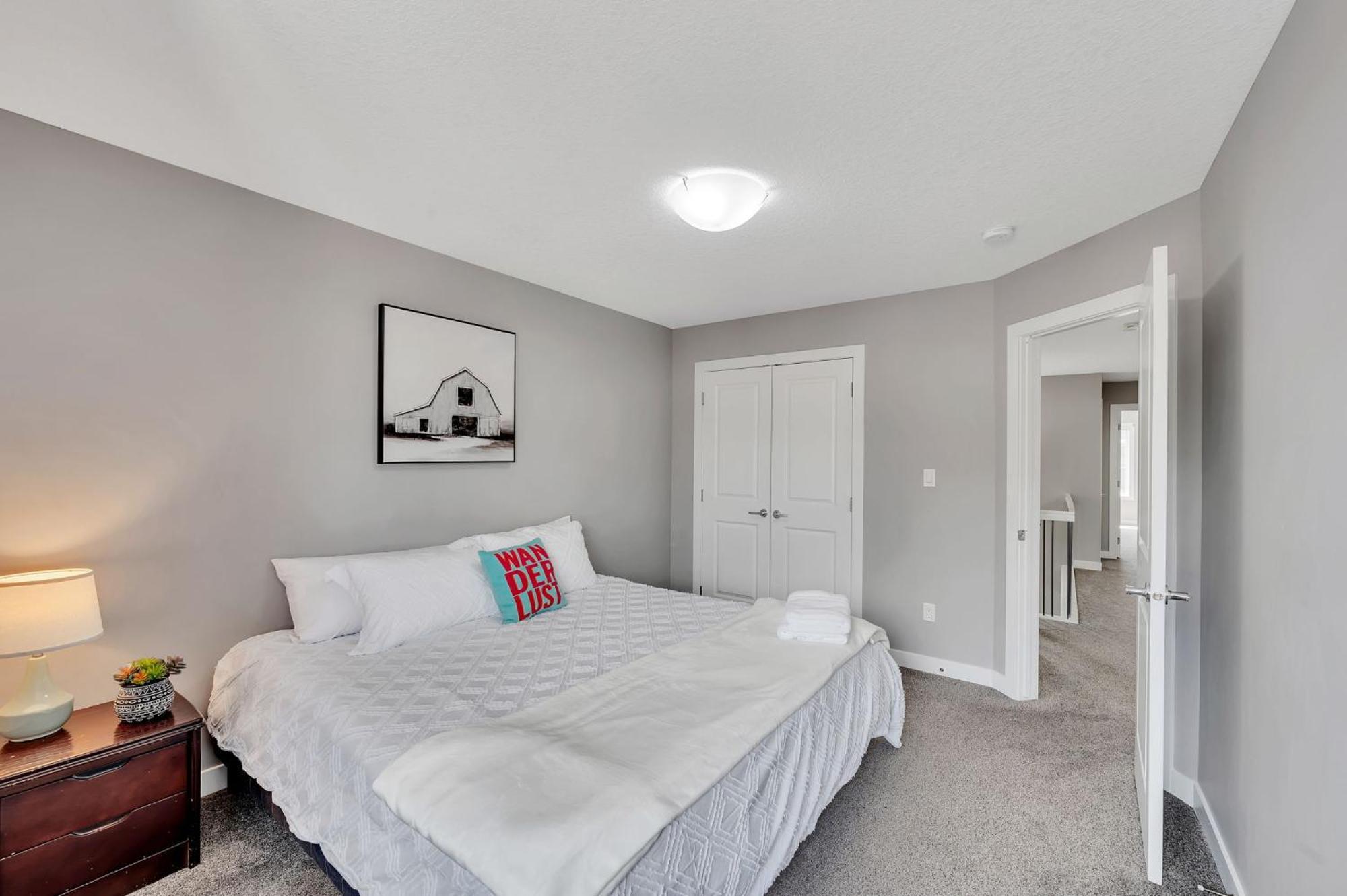 Modern Comfort In Laurel 3 Bedroom 2 & Half Bthr Full Kitchen 2 King Beds 1 Queen Bed Double Car Attached Garage *