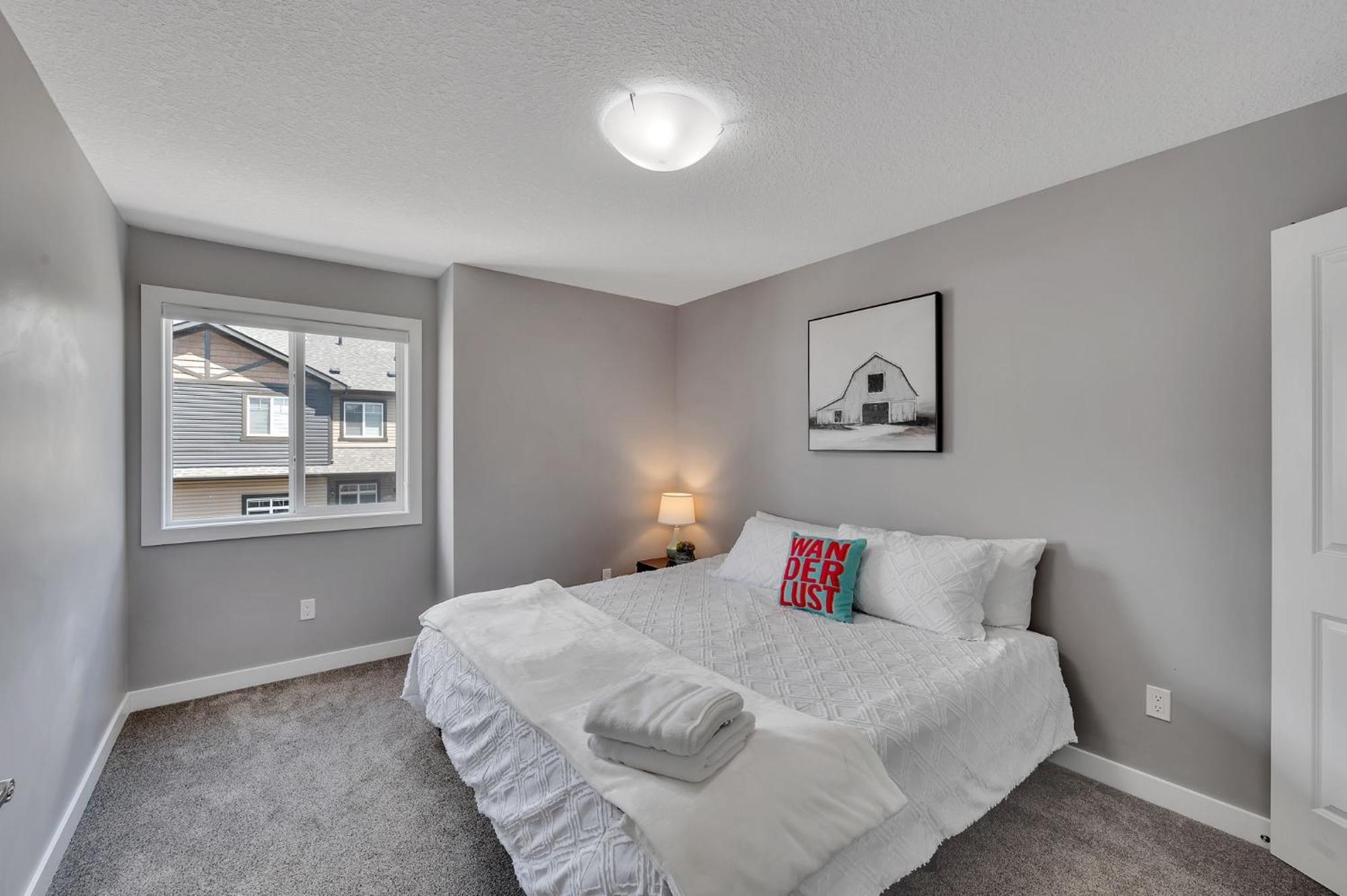 Modern Comfort In Laurel 3 Bedroom 2 & Half Bthr Full Kitchen 2 King Beds 1 Queen Bed Double Car Attached Garage Edmonton
