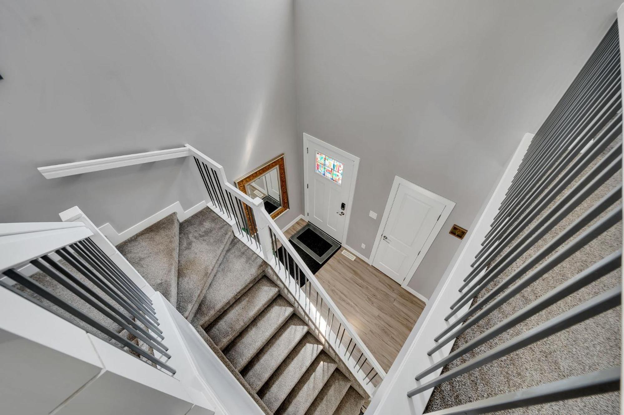 Modern Comfort In Laurel 3 Bedroom 2 & Half Bthr Full Kitchen 2 King Beds 1 Queen Bed Double Car Attached Garage Apartment