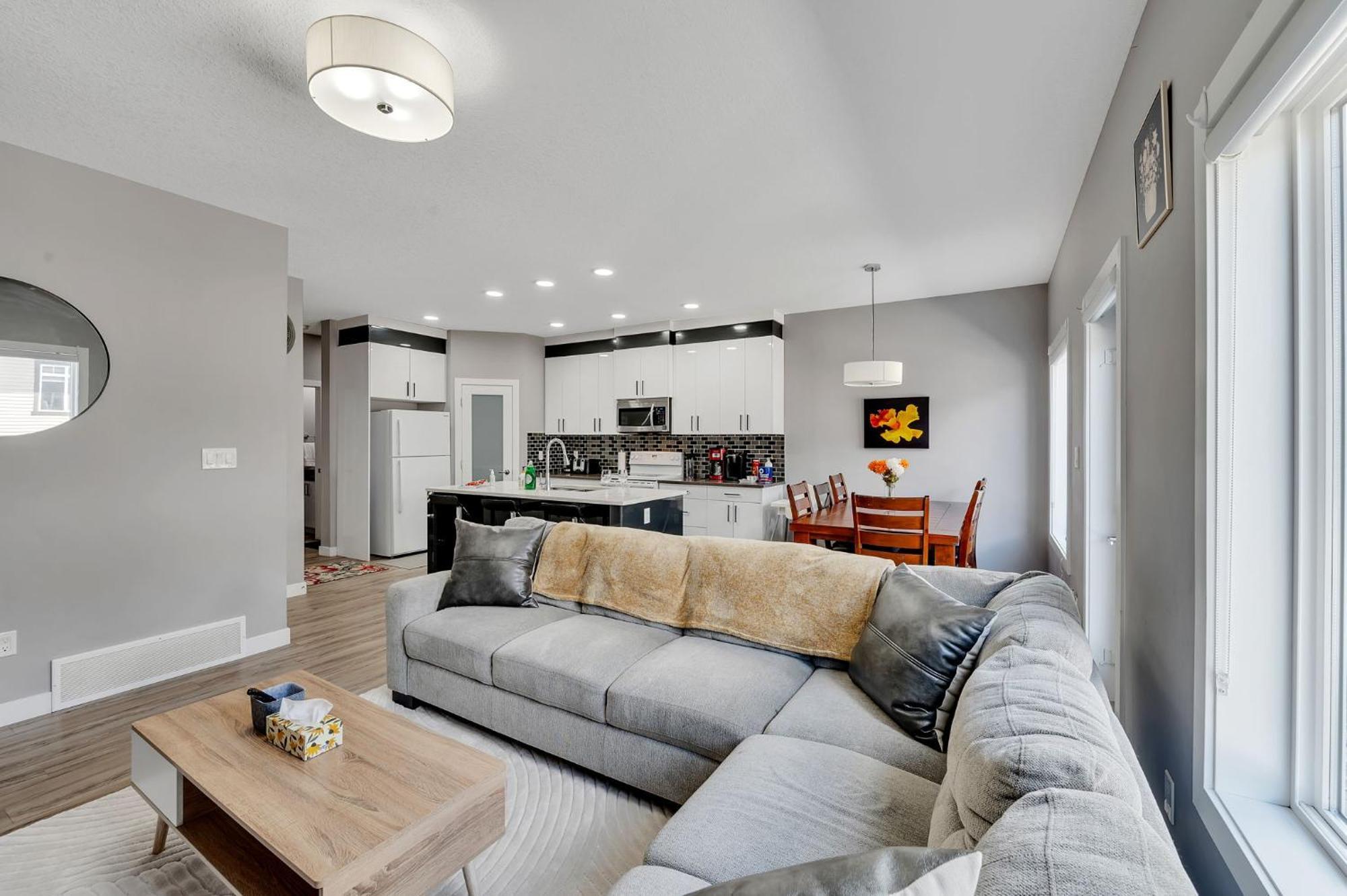 Modern Comfort In Laurel 3 Bedroom 2 & Half Bthr Full Kitchen 2 King Beds 1 Queen Bed Double Car Attached Garage Apartment *