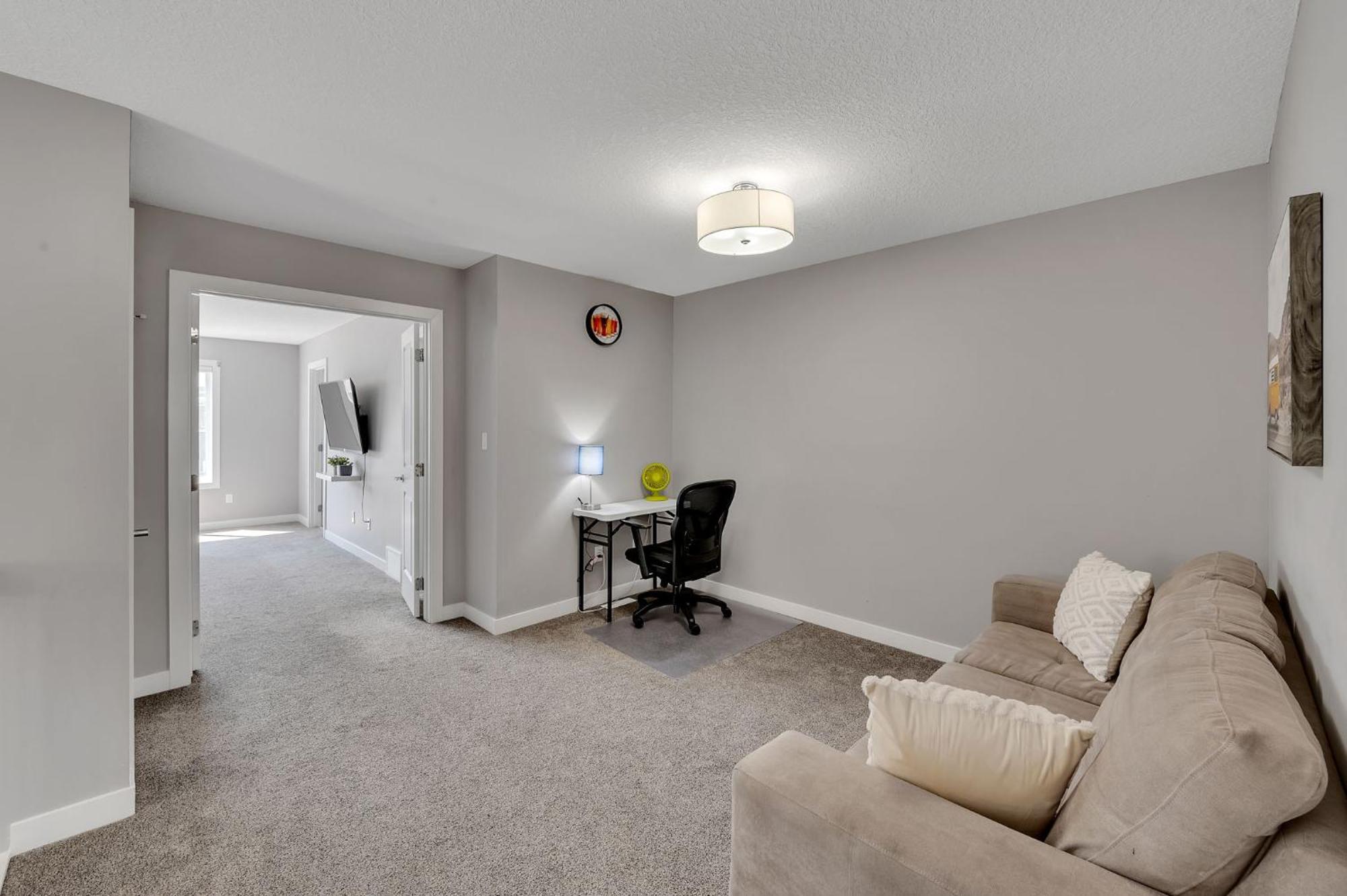 Modern Comfort In Laurel 3 Bedroom 2 & Half Bthr Full Kitchen 2 King Beds 1 Queen Bed Double Car Attached Garage