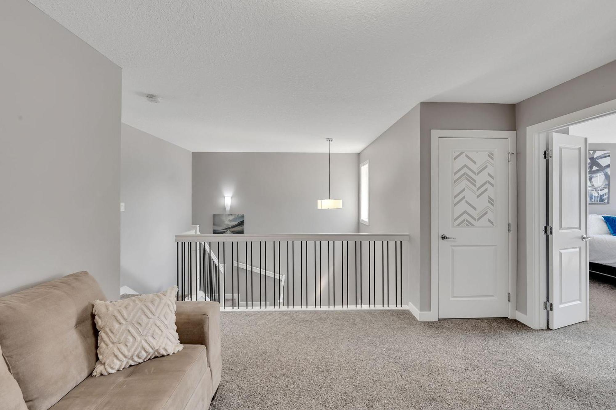 Apartment Modern Comfort In Laurel 3 Bedroom 2 & Half Bthr Full Kitchen 2 King Beds 1 Queen Bed Double Car Attached Garage Edmonton