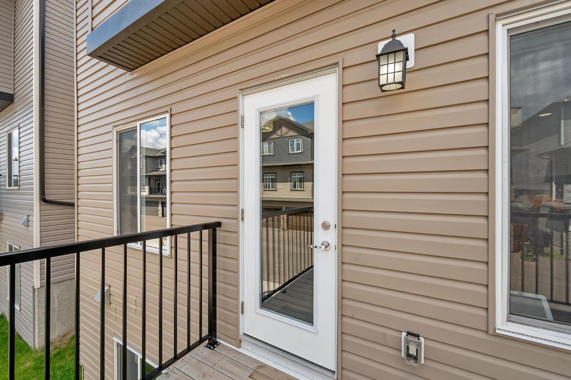 Modern Comfort In Laurel 3 Bedroom 2 & Half Bthr Full Kitchen 2 King Beds 1 Queen Bed Double Car Attached Garage *