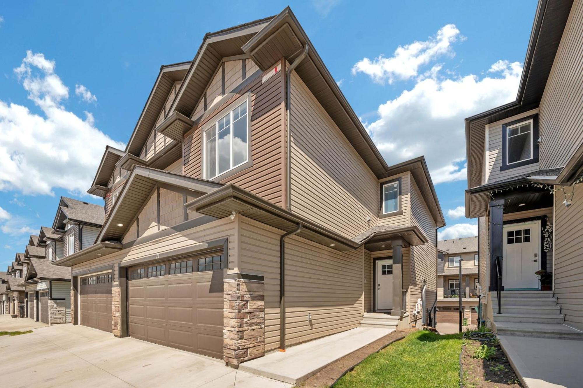 Apartment Modern Comfort In Laurel 3 Bedroom 2 & Half Bthr Full Kitchen 2 King Beds 1 Queen Bed Double Car Attached Garage Edmonton